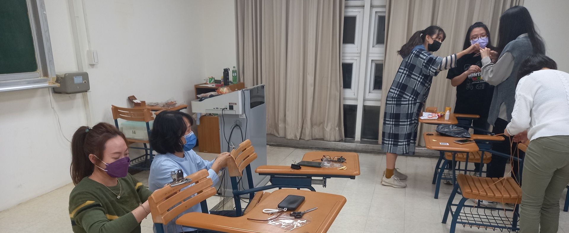 112學年度第1學期文康活動-皮革手機掛繩手作20231207