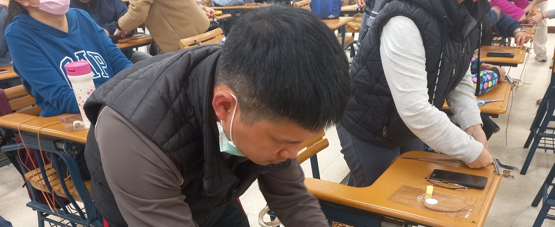 112學年度第1學期文康活動-皮革手機掛繩手作20231207