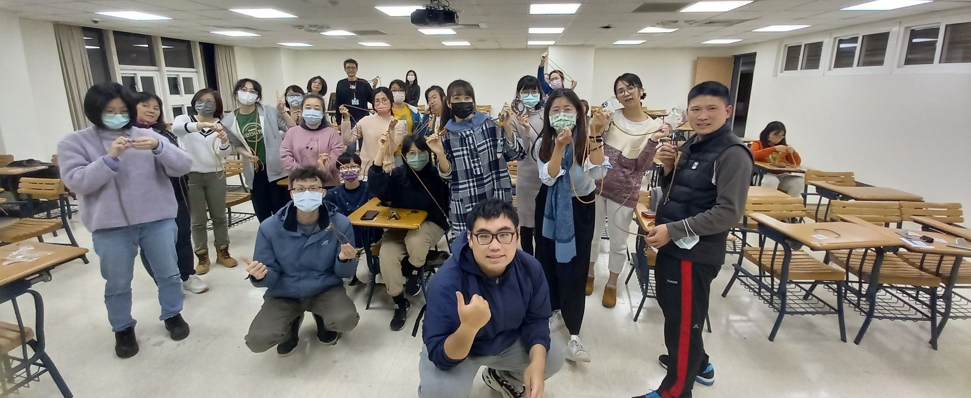 112學年度第1學期文康活動-皮革手機掛繩手作20231207