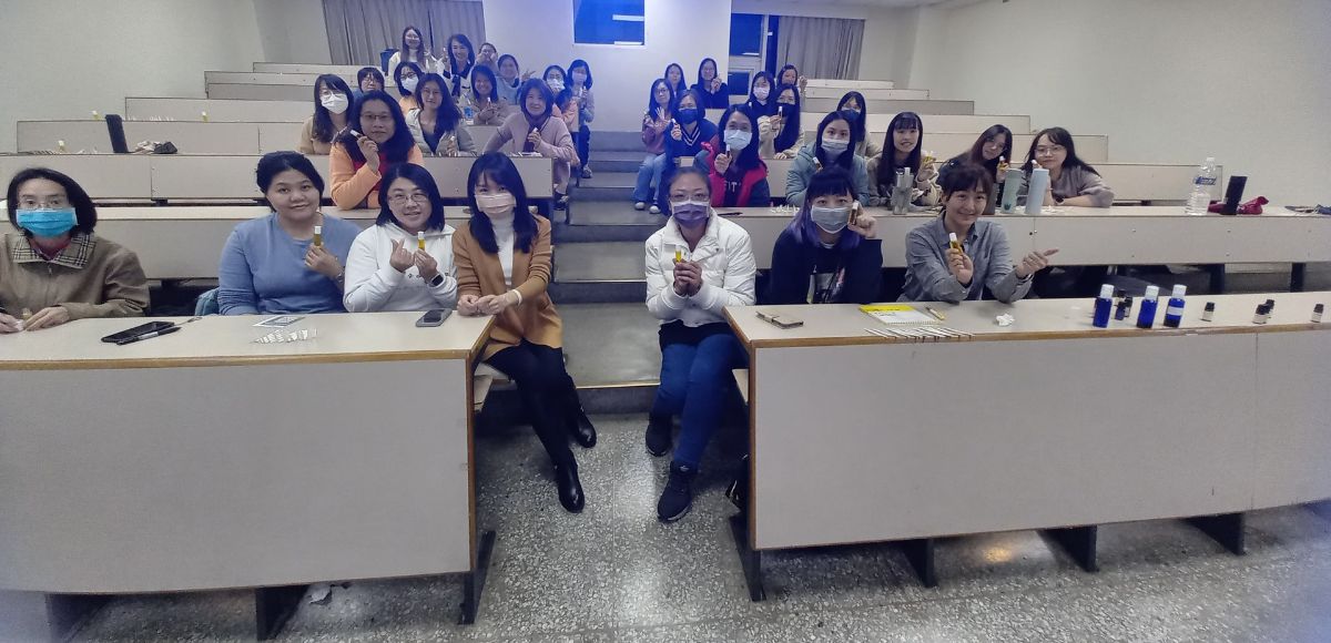 112學年度第1學期文康活動-香氛精油20231226