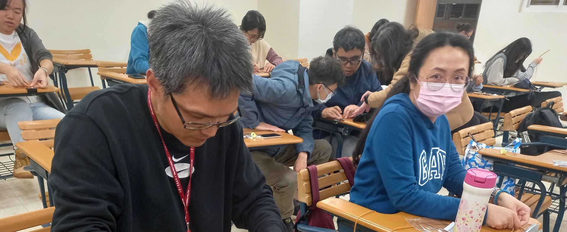 112學年度第1學期文康活動-皮革手機掛繩手作20231207
