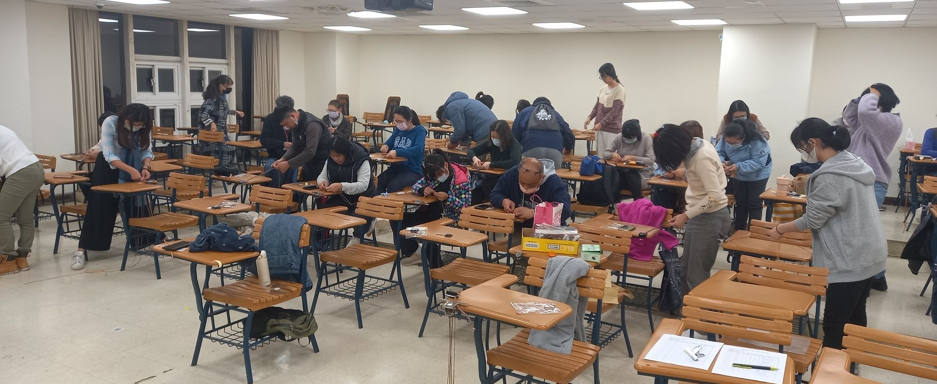 112學年度第1學期文康活動-皮革手機掛繩手作20231207