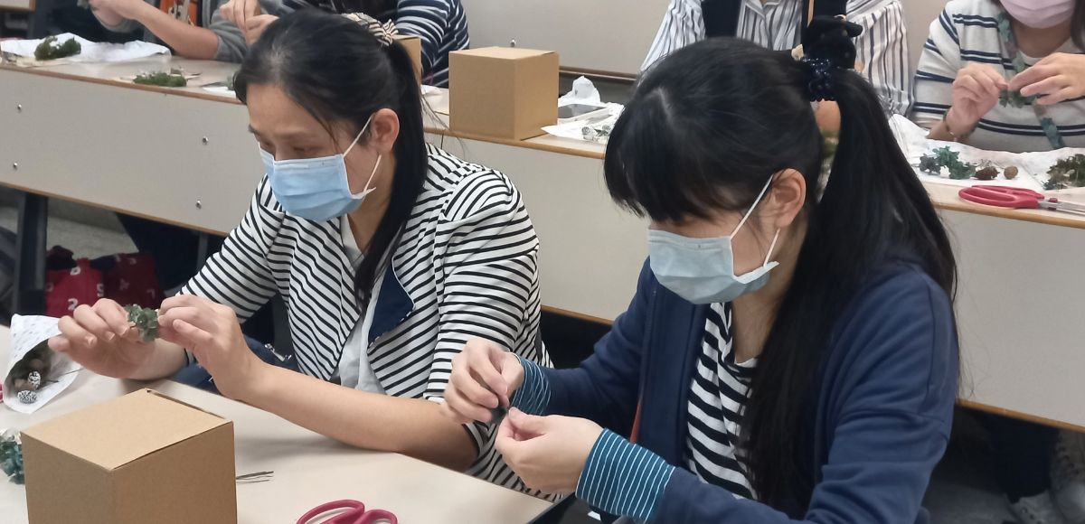 112學年度第1學期文康活動-永生花玻璃球20231214