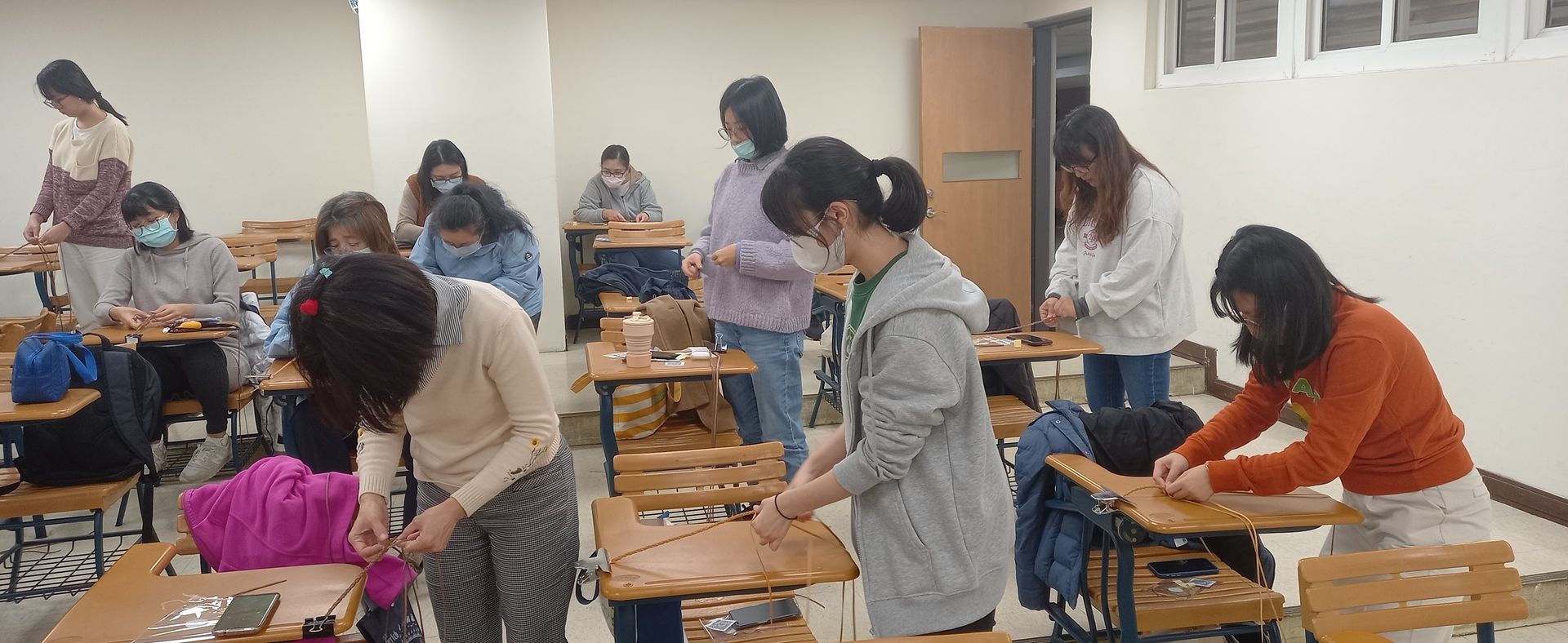 112學年度第1學期文康活動-皮革手機掛繩手作20231207