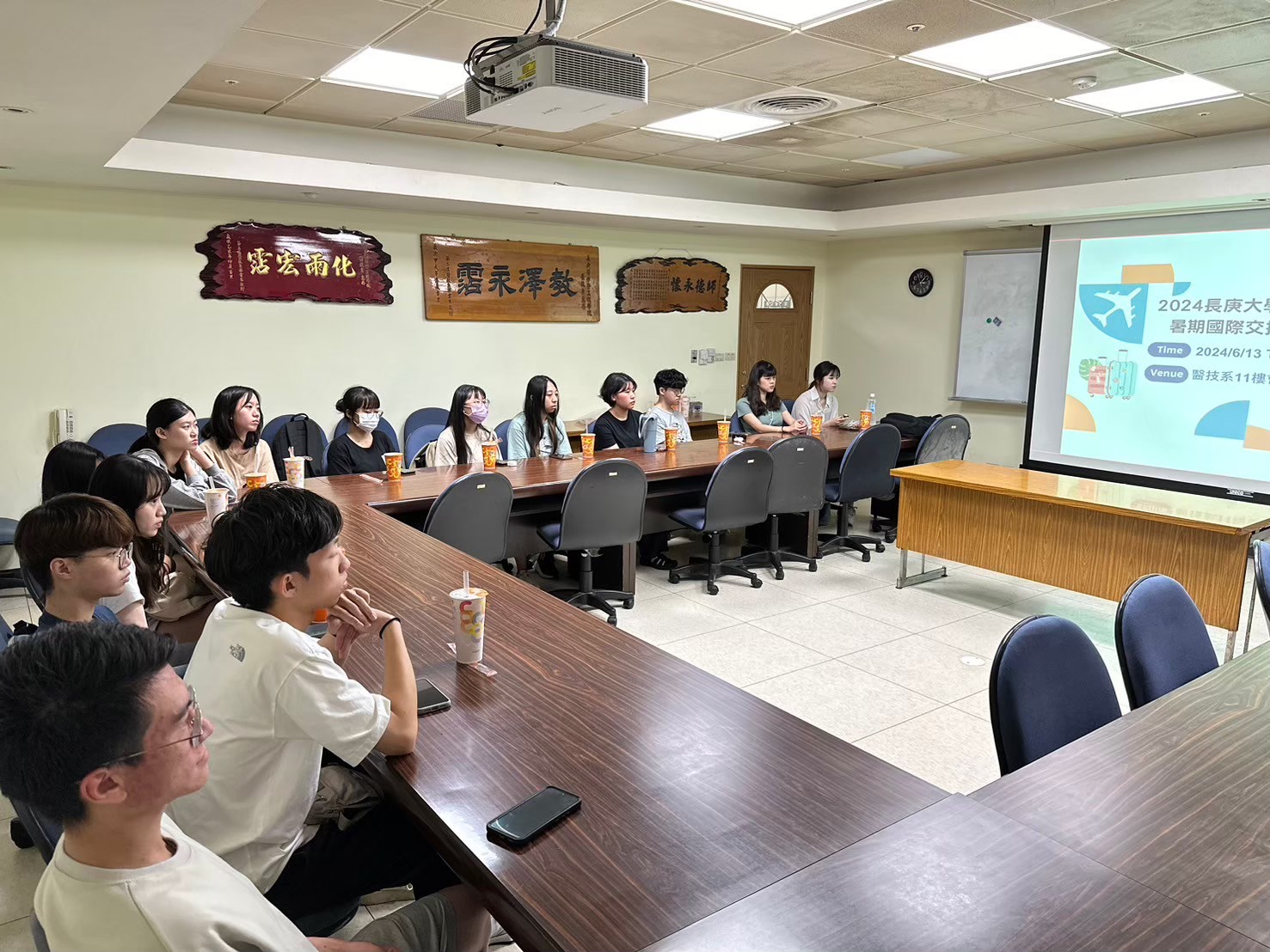 LINE_ALBUM_2024613 2024大學生暑期海外交換行前說明會_241213_2.jpg