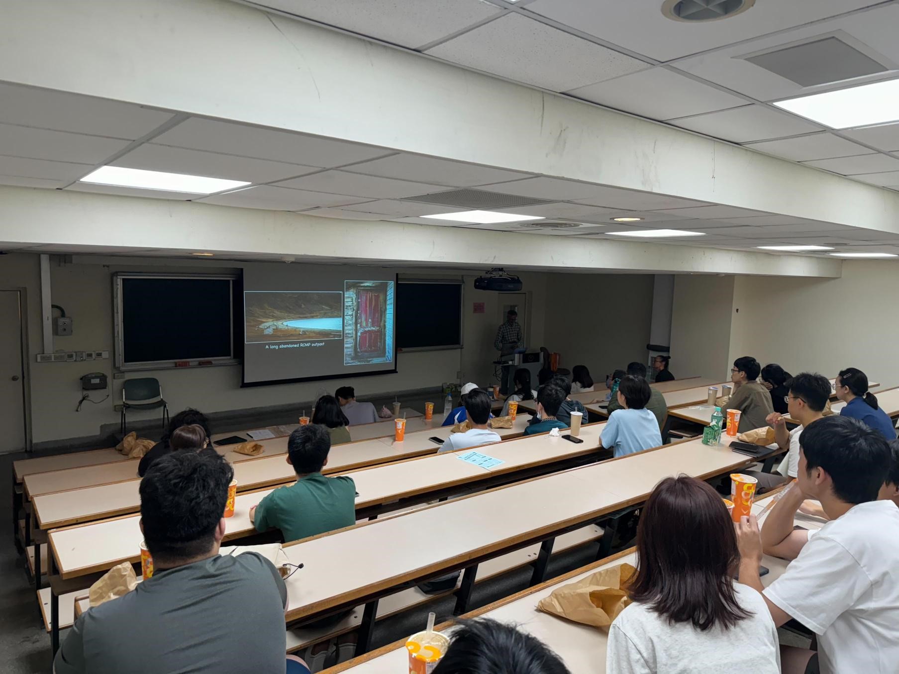 113-1醫技系English Corner活動4.jpg