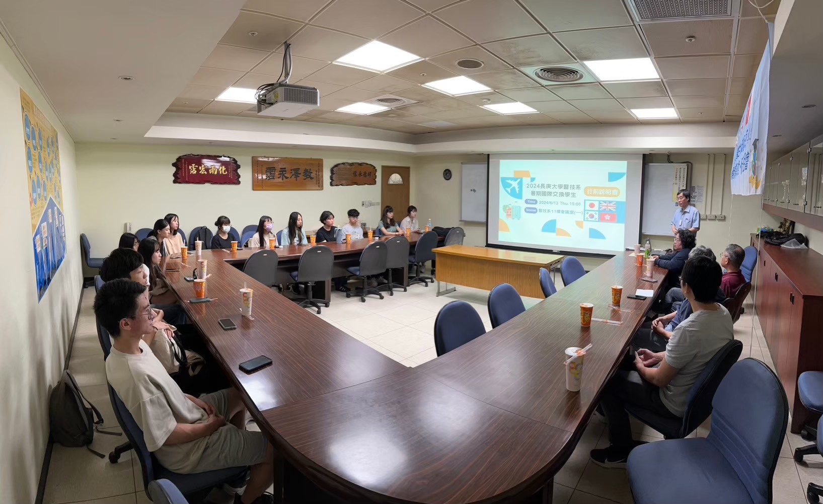 LINE_ALBUM_2024613 2024大學生暑期海外交換行前說明會_241213_7.jpg