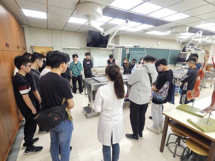 參訪解剖實驗室