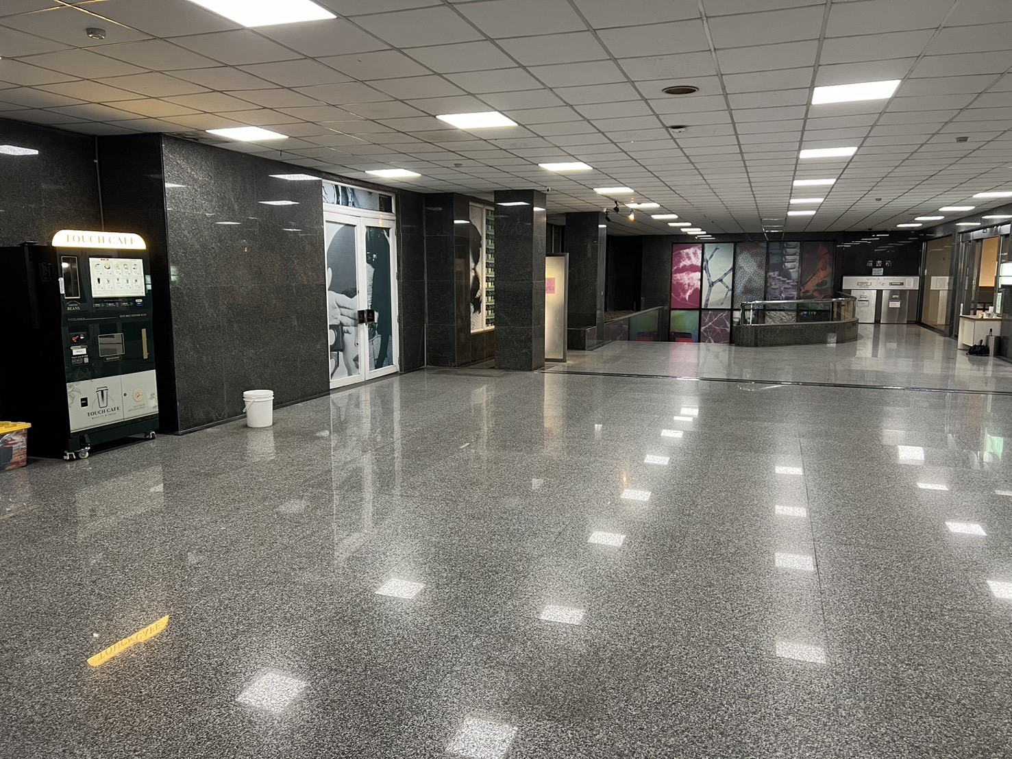 工院1F 圖書館＆電梯旁