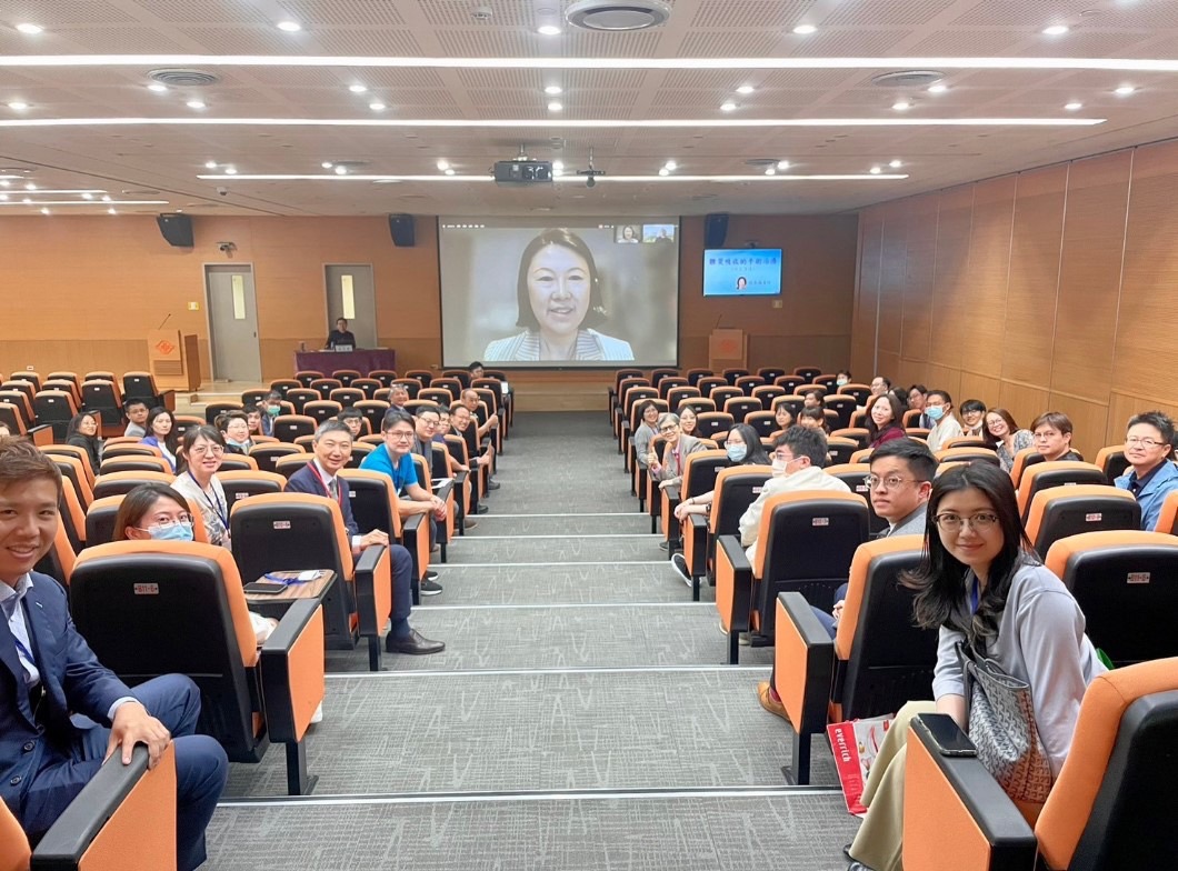 何冬梅教授進行線上主題演講照片