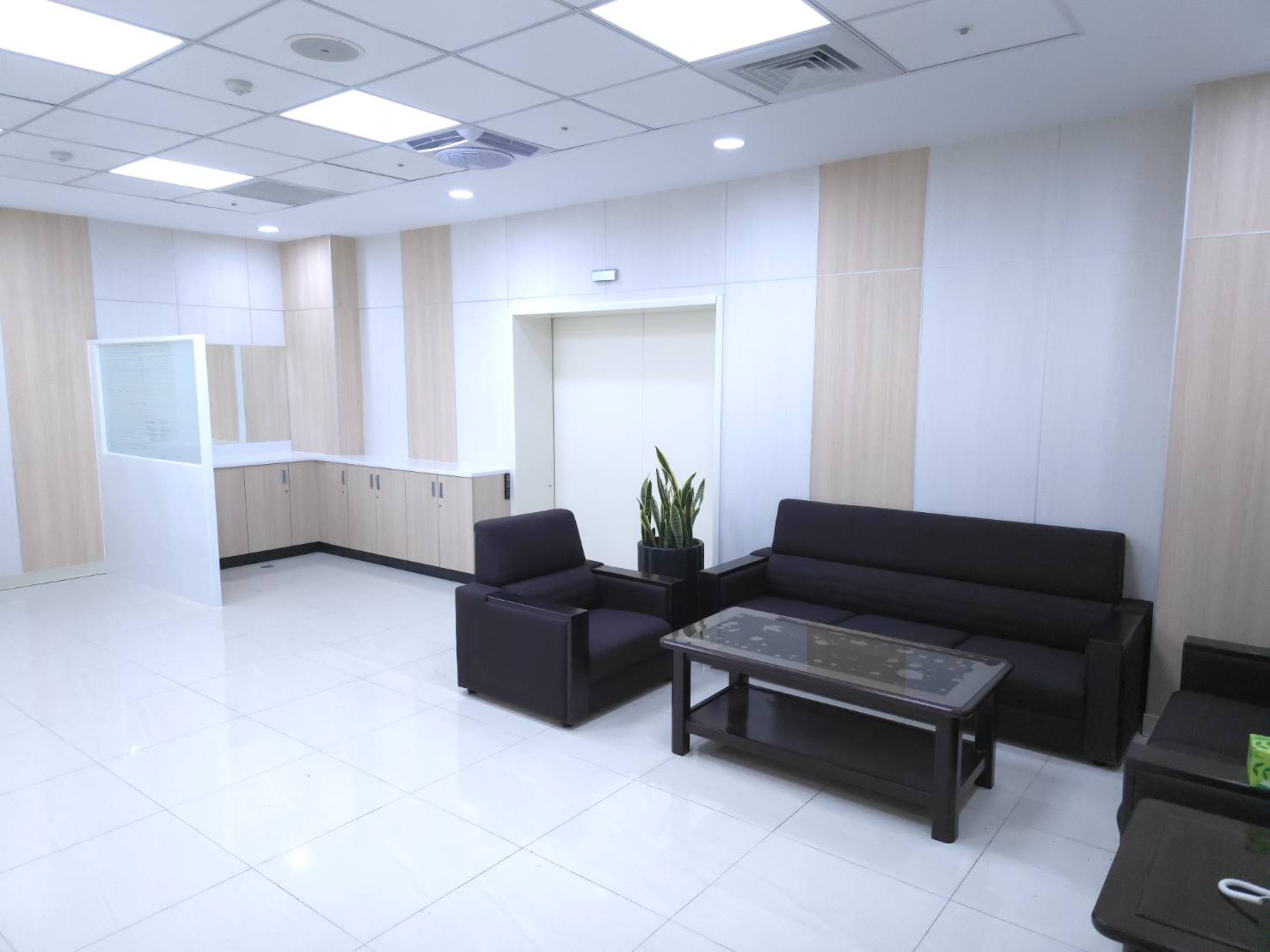 家屬接待室已完成整修  開放時間:週一至週五 09:00 – 11:30 14:00 – 16:00