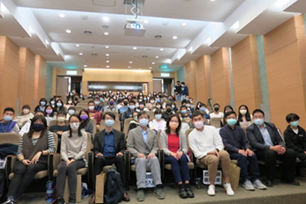 資管系校友活動紀實 【資管系二年級許馨方 撰】