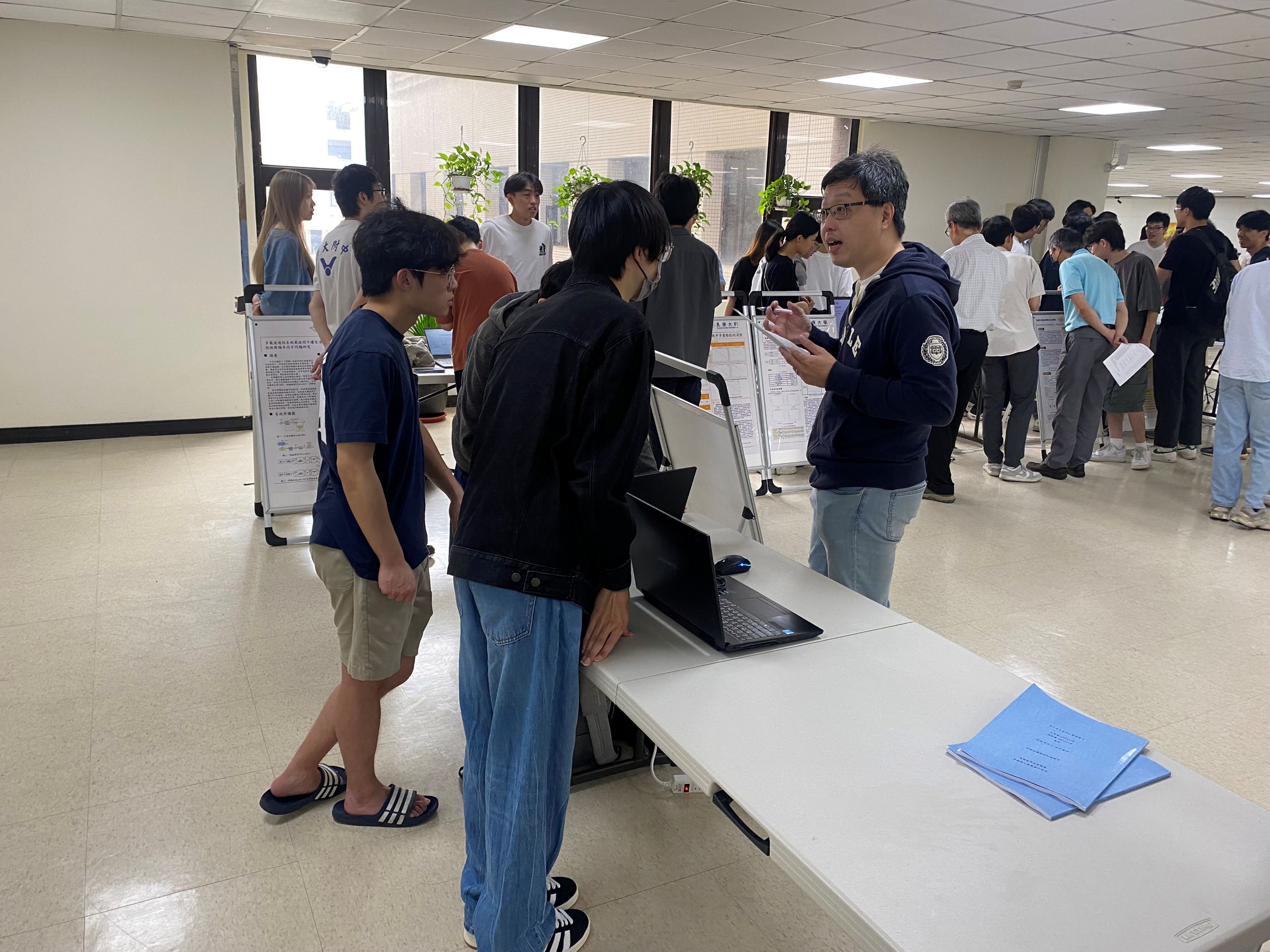 電機系-113學年專題成果展示暨實作競賽活動(9).JPG