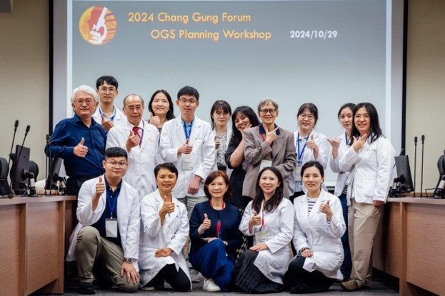 Faculty and students gather for a group photo after the workshop