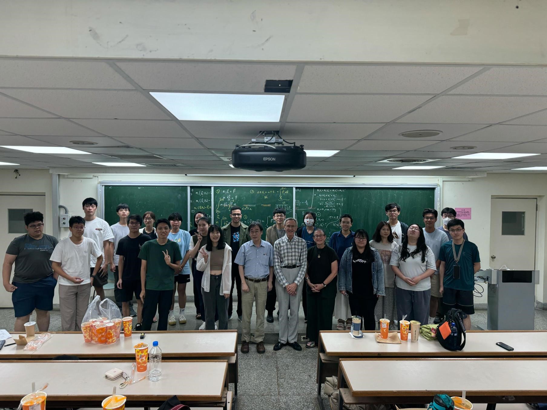 113-1醫技系English Corner活動5.jpg