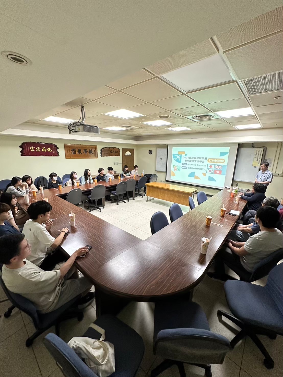 LINE_ALBUM_2024613 2024大學生暑期海外交換行前說明會_241213_1.jpg