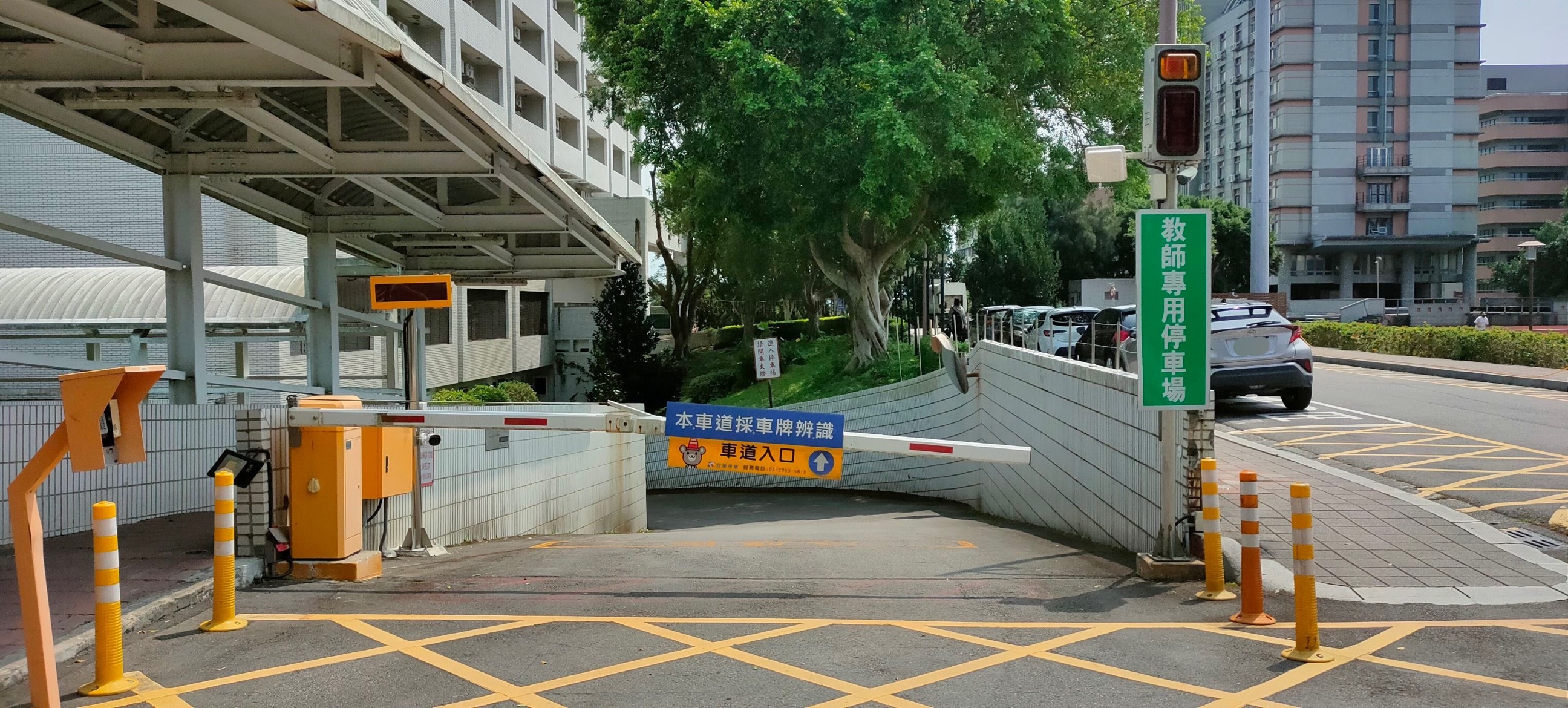 蘊德樓停車場