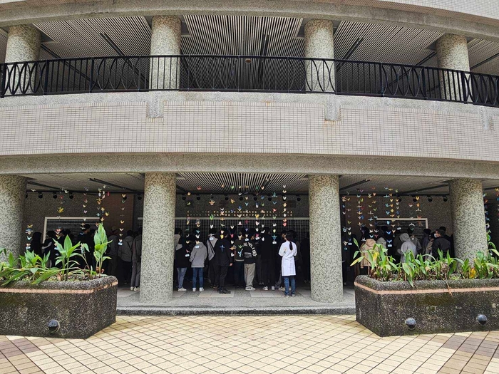 龍華科大參訪遺愛人間芳名錄