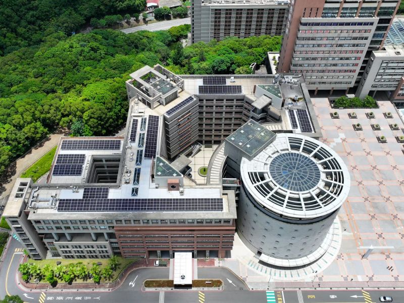 長庚大學第二醫學大樓屋頂設置太陽能光電系統