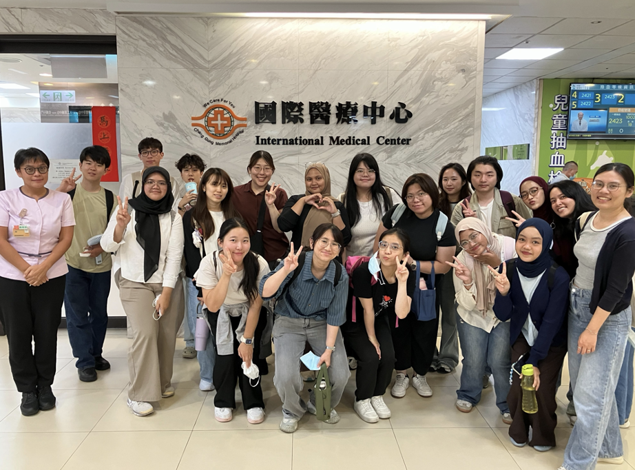 Group photo at the International Medical Center