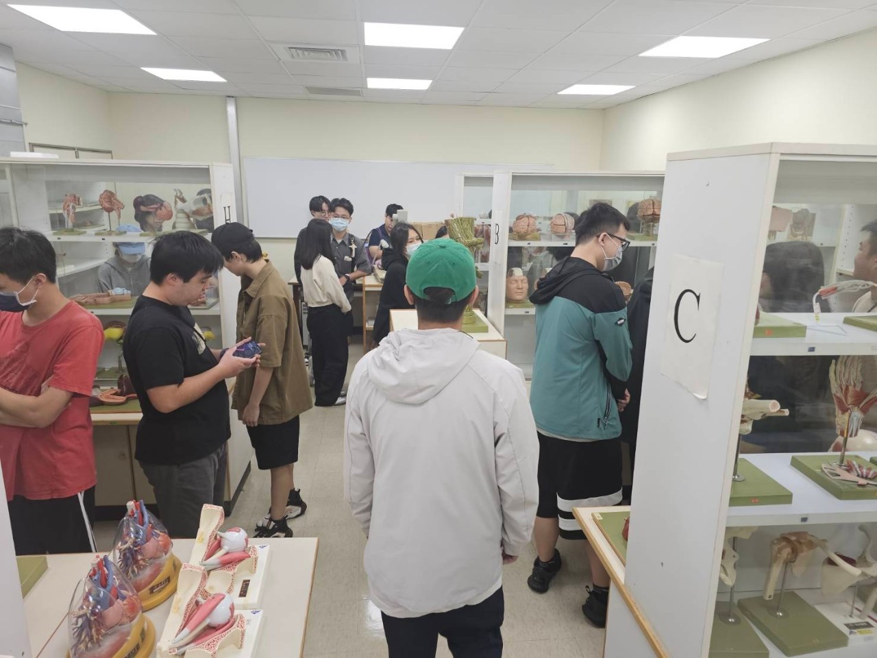 參訪解剖實驗室