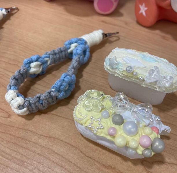 奶油膠耳機殼+編織鍊材料