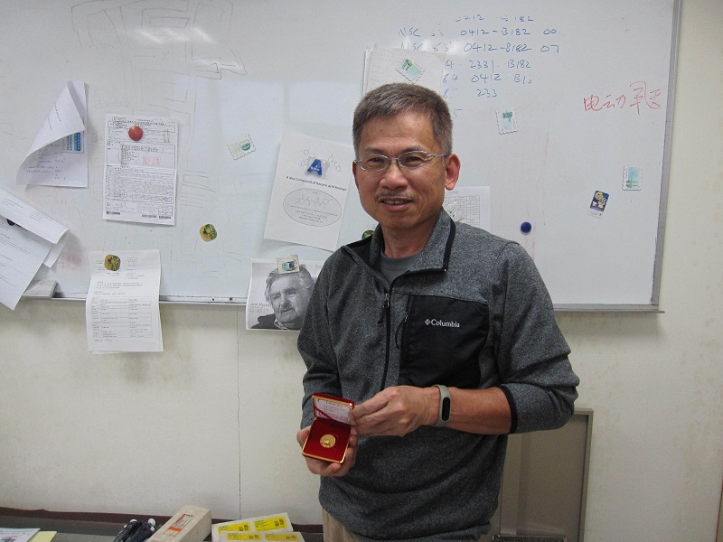 洪錦堂老師服務滿20年