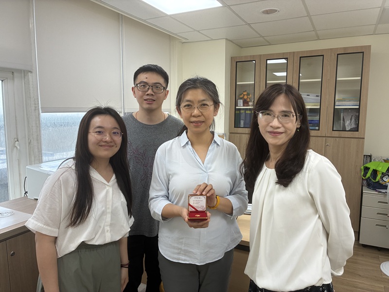 王齡玉老師服務滿5年2