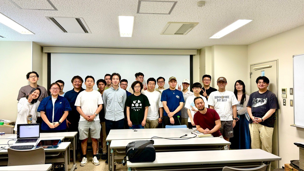 本校學生與金沢大學研究生及教師於短期研讀交流活動期間合影留念