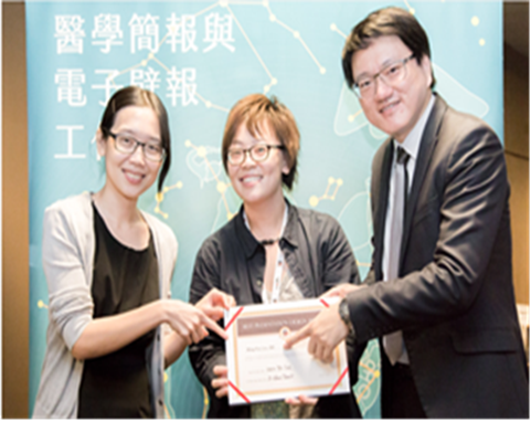 李明芬校友(中)近照