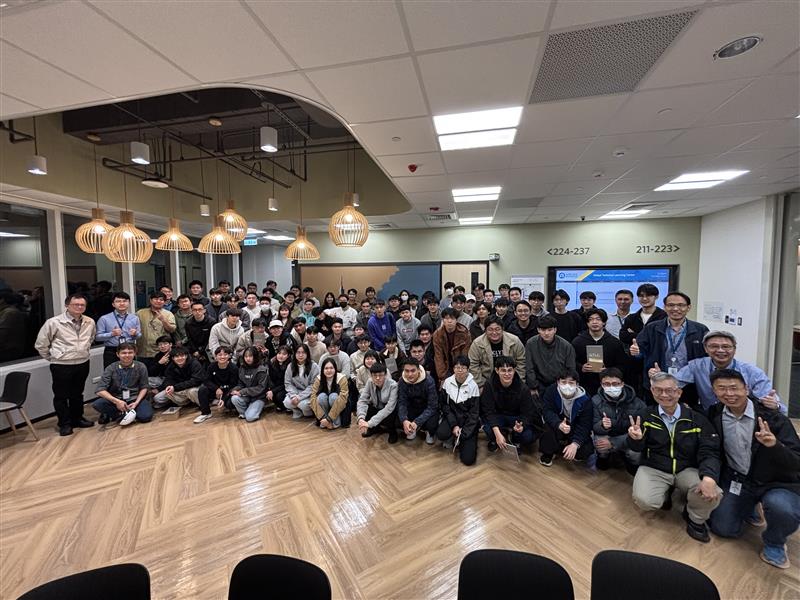 參觀學習活動合影留念。