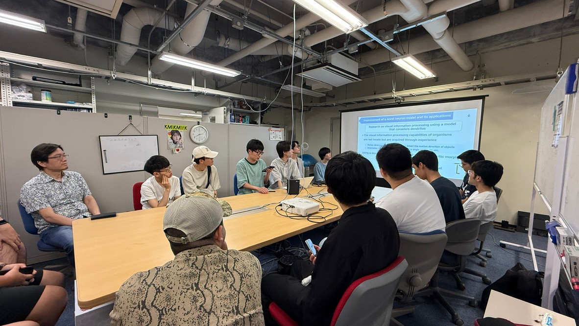 兩校教師與學生面對面，進行研究上深入的討論切磋