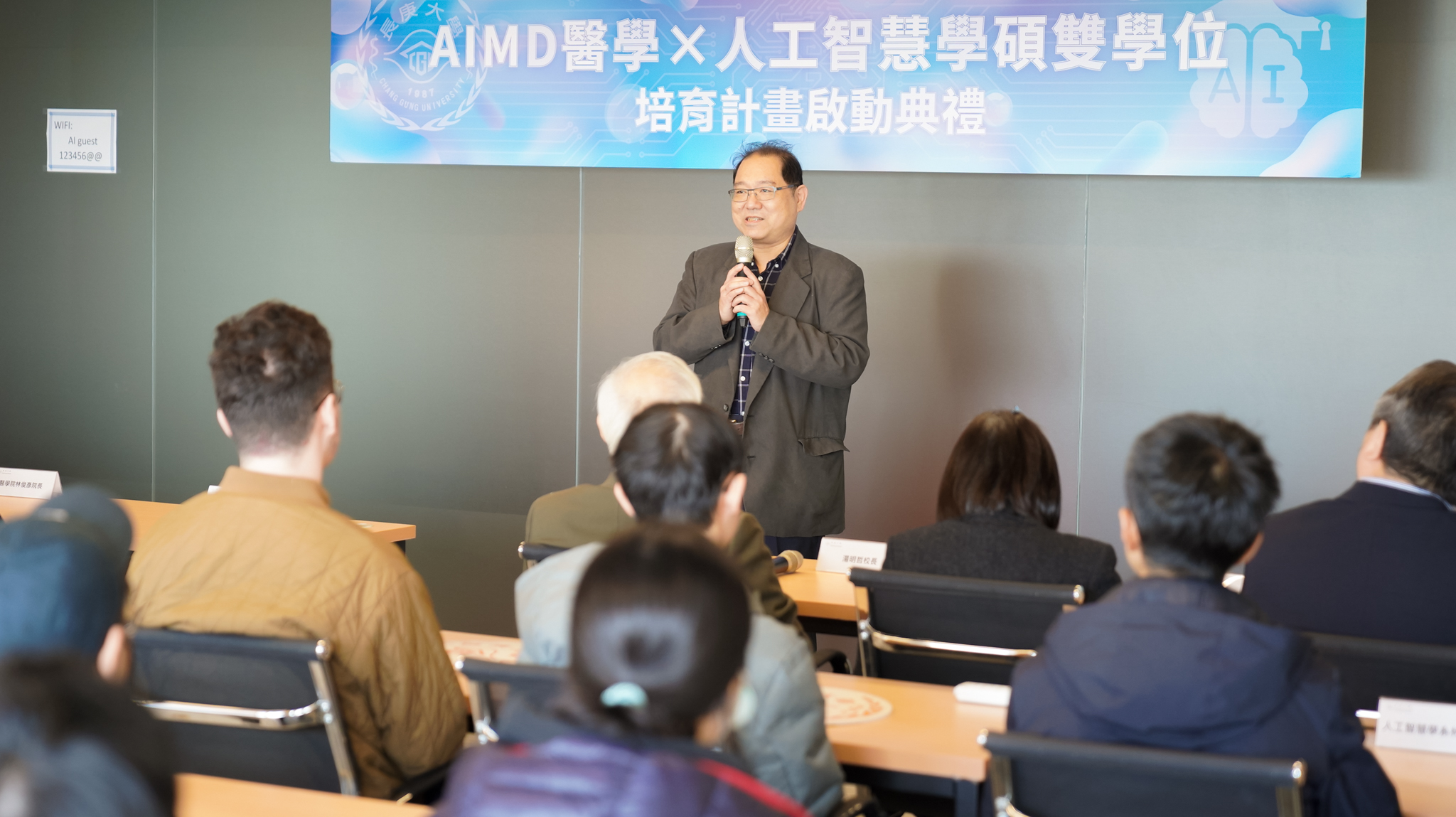 AI能協助醫師展現更高的效率與準確度，謝明儒主任欣見醫學生跨域學習AI。