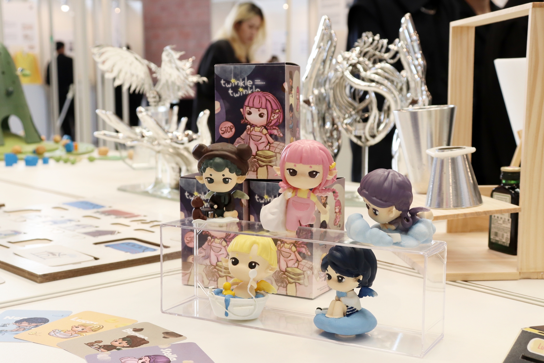 長庚大學工設系2025年專題畢展，作品豐富，即日起在學生活動中心三樓登場。