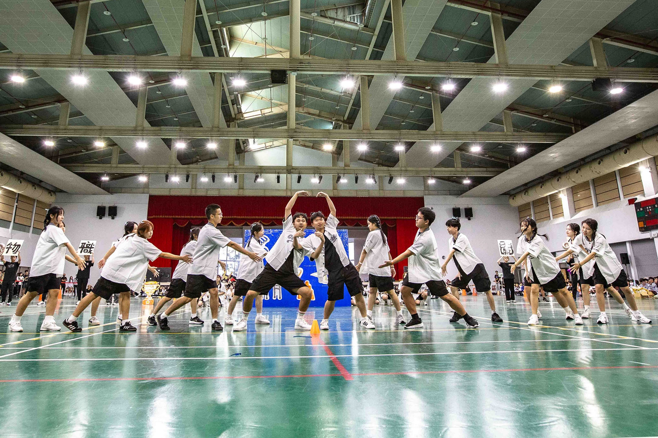 啦啦舞競賽展現各隊的創意與活力。