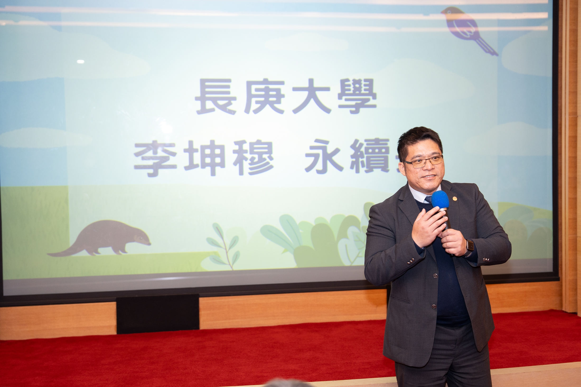 王光正館長導覽迴龜山林區塊。