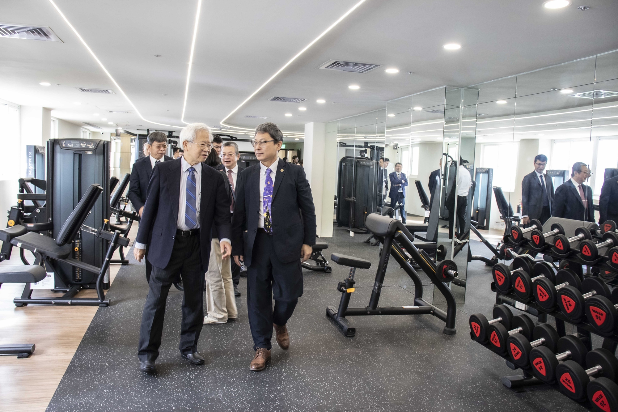 長庚大學在第一學舍打造設備完善的景觀健身房。