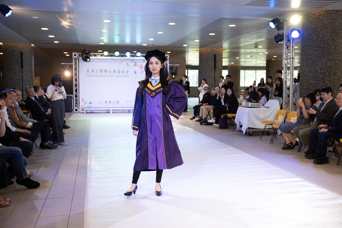 長庚大學舉辦學位袍發表會。