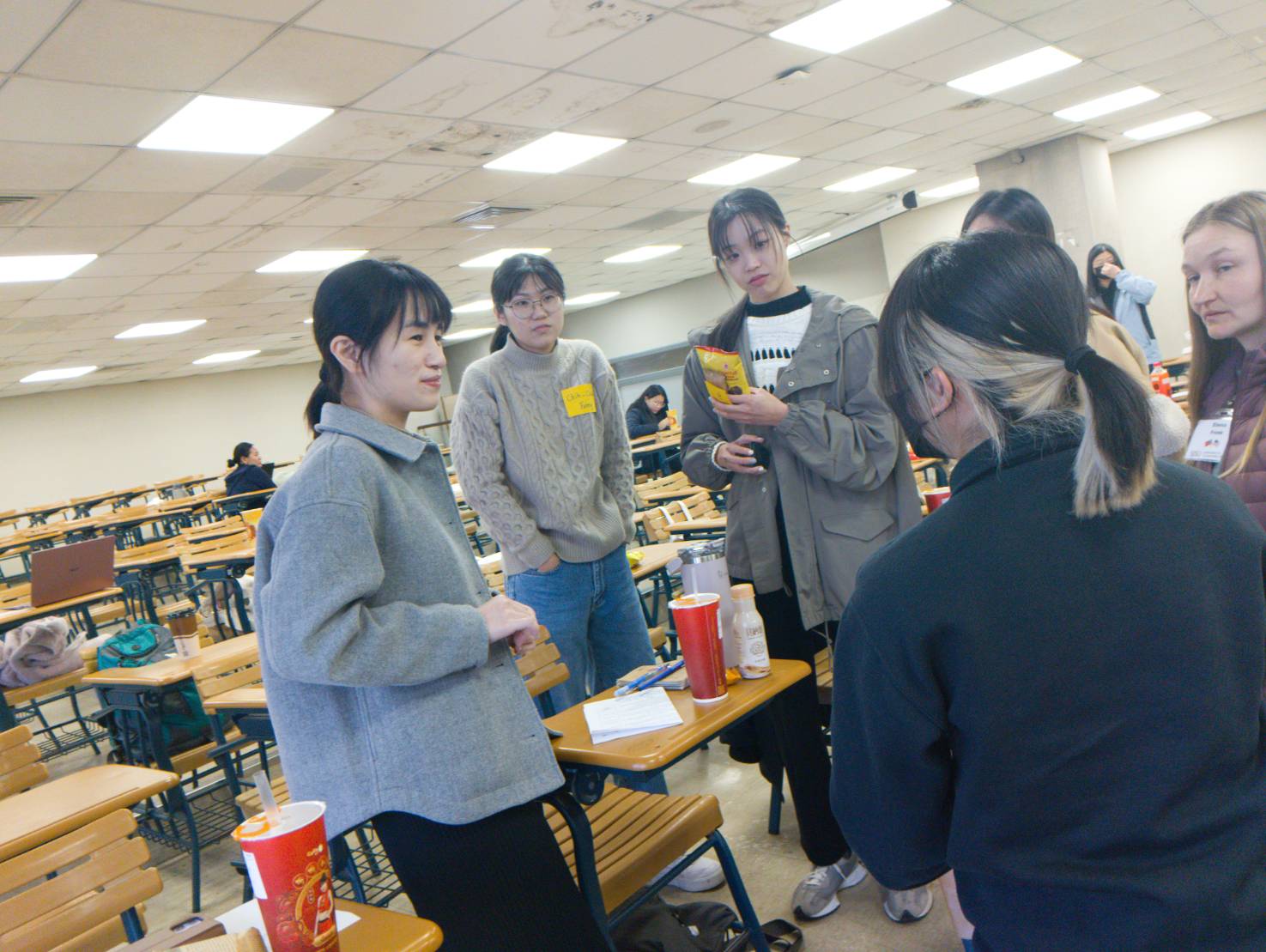 學生交流討論