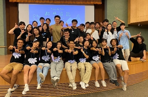 歷屆初升畢業學長姐與現任幹部合影