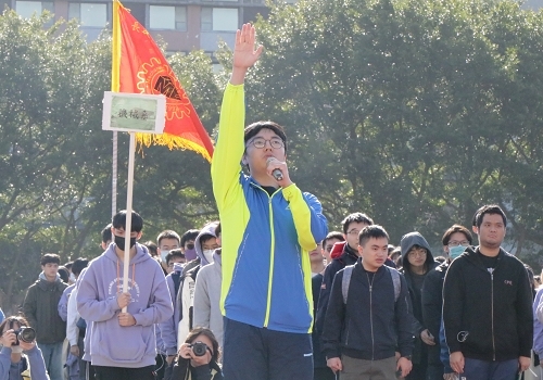 運動員宣誓代表機械系四年級盧銘浩同學