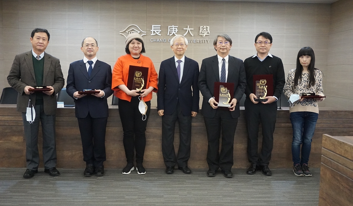 出席教師合影 (2021 年全球前 2% 頂尖科學家與終身成就)