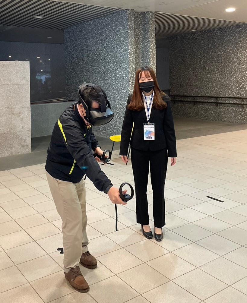 評審委員體驗 VR 設備