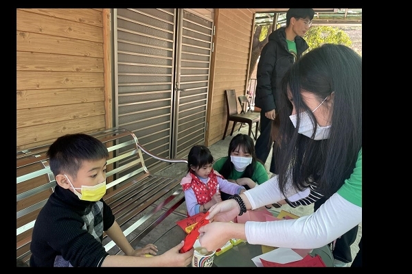 育樂計畫-在爺亨部落帶小朋友體驗手作活動