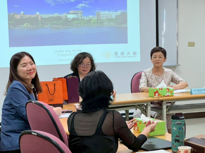 On November 7, 2025, the Dean and Associate Dean of the College of Nursing at Seoul National University visited our department for an academic cooperation and exchange meeting. The discussion focused on two main themes: (1) the application of AI in teaching and research and (2) community nursing. Both sides engaged in in-depth discussions on the practical use of artificial intelligence in nursing education and clinical research, as well as shared experiences and future directions for advancing community healthcare education and research. This meeting not only strengthened the academic connection between the two institutions but also laid a solid foundation for future international collaboration in research and faculty–student exchanges. 