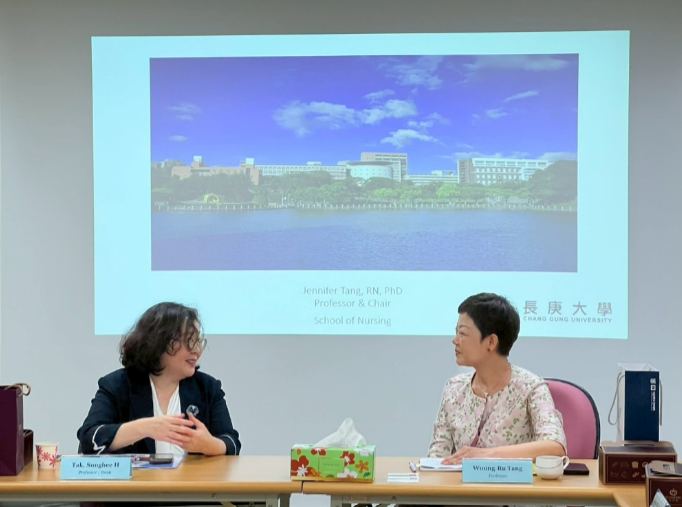 On November 7, 2025, the Dean and Associate Dean of the College of Nursing at Seoul National University visited our department for an academic cooperation and exchange meeting. The discussion focused on two main themes: (1) the application of AI in teaching and research and (2) community nursing. Both sides engaged in in-depth discussions on the practical use of artificial intelligence in nursing education and clinical research, as well as shared experiences and future directions for advancing community healthcare education and research. This meeting not only strengthened the academic connection between the two institutions but also laid a solid foundation for future international collaboration in research and faculty–student exchanges. 