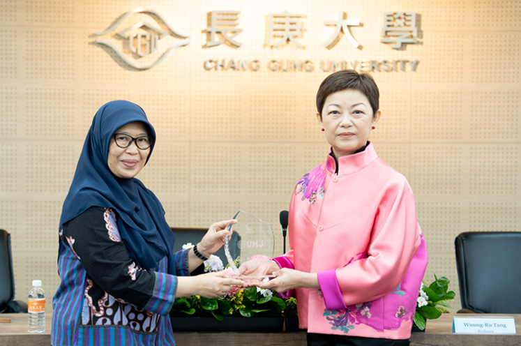 On October 29, 2025, led by Department Chair Professor Woung-Ru Tang, the Dean of our department signed a Memorandum of Understanding (MOU) with the Faculty of Nursing, University of Muhammadiyah Jakarta (UMJ). This collaboration marks a significant step in strengthening the partnership between the two institutions in nursing education and research. In the future, both sides will engage in multifaceted cooperation—including the promotion of joint academic programs, exchange and publication of research outcomes, and the development of distance learning courses. Through this partnership, the two universities aim to foster greater international academic exchange and innovative collaboration, cultivating nursing professionals with global perspectives and strong clinical competence.