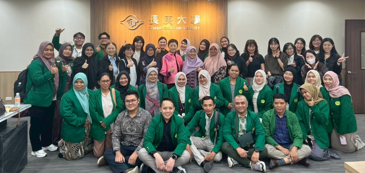  【內文】 本系於2025年10月29日，由唐婉如主任帶領，與University of Muhammadiyah Jakarta（UMJ）護理學院正式簽屬合作備忘錄(MOU)。此次合作象徵兩校在護理教育與研究上的堅實連結，未來雙方將在學術計畫的推動、研究成果的交流與發表、遠距教學課程的發展等面向展開多層次合作。期盼藉由此一夥伴關係，促進更多跨國的專業交流與創新思維，共同培育具備國際視野與臨床實踐力的護理專業人才。