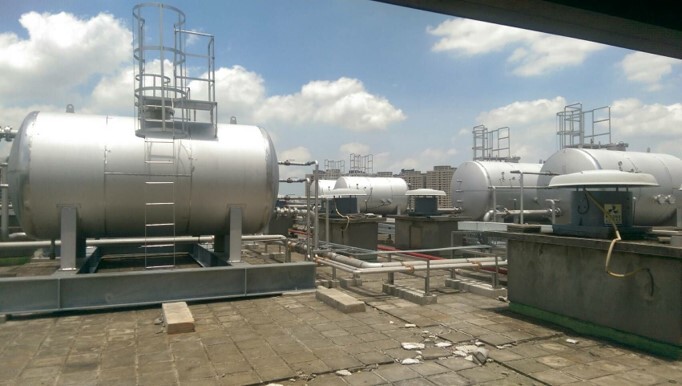 Heat pump water heating system for student dormitories